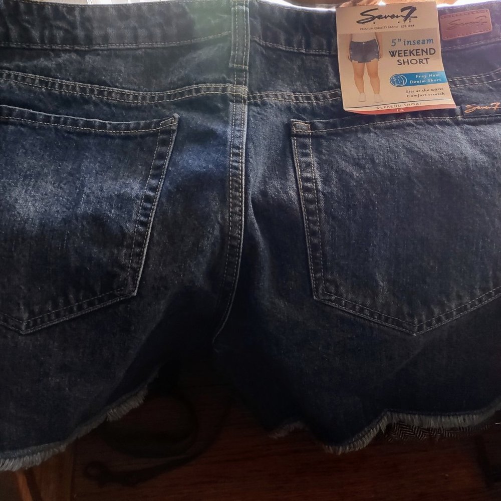 Women's jean shorts ripped style